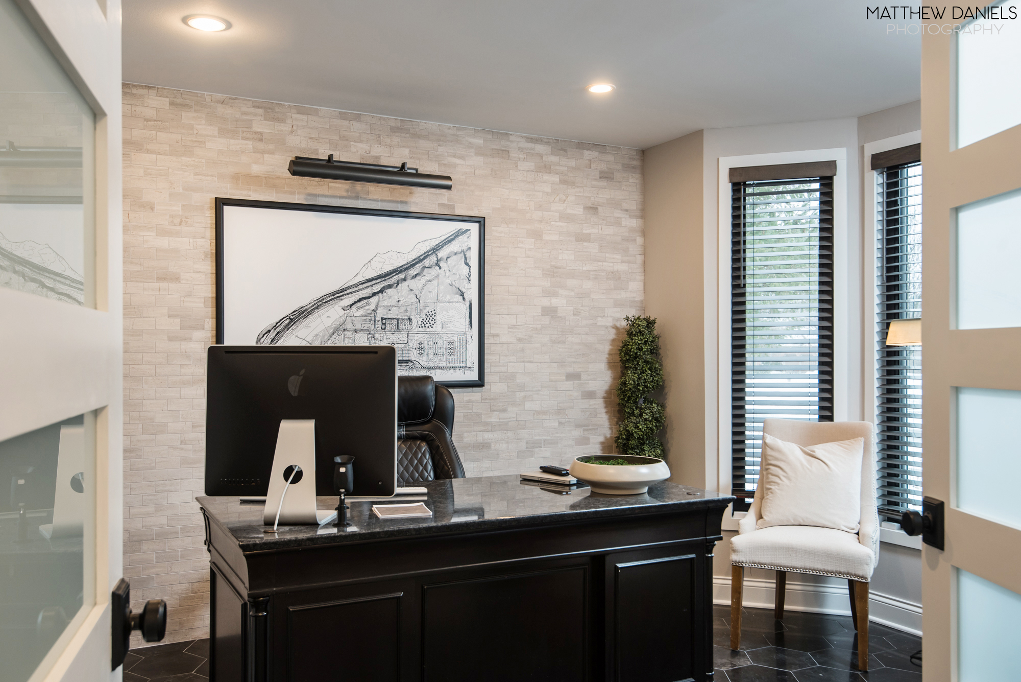 Black Stallion - Home Office